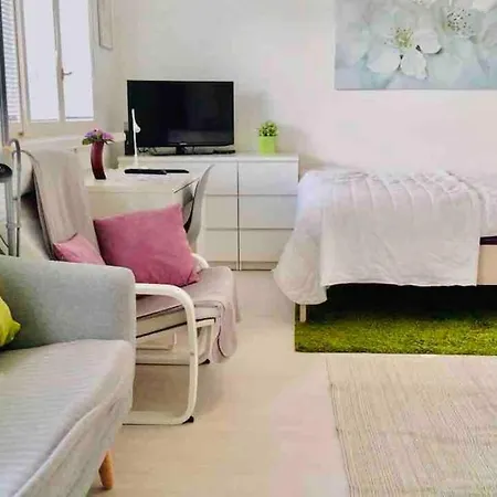Lovely In Centre 1 Апартаменты